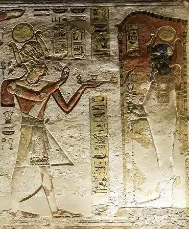 Illustration de le roi offre de l'encens au dieu Ptah