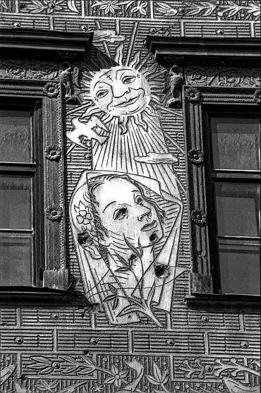 Illustration de Façade criblée de balles