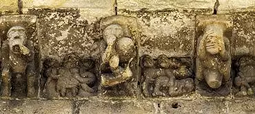 Illustration de exhibitionniste, bestialisme, femme aux serpents / Cervatos (ES)