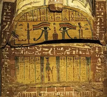 Illustration de Les yeux "oudjat" président au coucher du Soleil à l'Ouest sous la présidence de la déesse Nephtisest