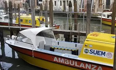 Illustration de Vedette ambulance