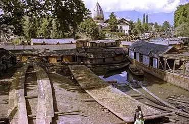 Illustration de atelier de construction de maisons flottantes
