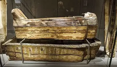 Illustration de sarcophage de Mentouirdis