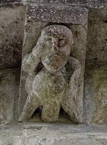 Illustration de homme au micro phallus / San Pedro Cangas de Onis (ES)