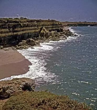 Illustration de Falaise et marabout