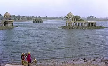 Illustration de une pluie torrentielle s'abat sur le réservoir d'Amarsar