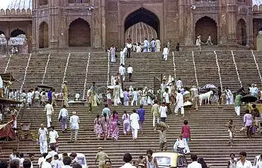 Illustration de escalier vers l'entrée de la mosquée Jama Masjid