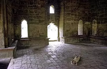 Illustration de repos à l'intérieur du tombeau Shisha Gumbad