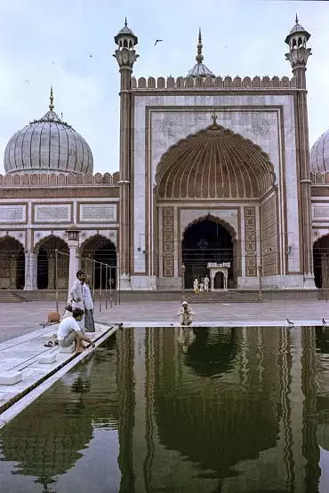 Illustration de le bassin d'ablutions de la mosquée Jama Masjid