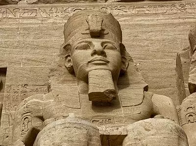 Illustration de Ramsès II à Abou Simbel