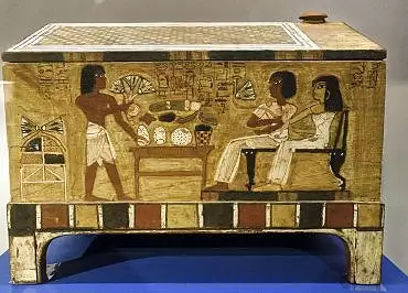 Illustration de Makhteftaneb, fils de Khâ et Merit, rendant hommage à ses parents