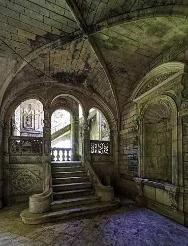 Illustration de l'escalier et les voûtes d'ogives