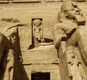 Illustration de la reine Nefertari / le dieu Rê-Horakhty / la reine Nefertari
