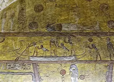 Illustration de retour à la vie pendant la nuit de la momie du dieu solaire ; dans la barque, les bienheureux sous forme d'oiseaux