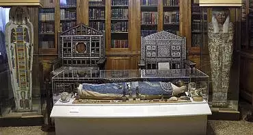 Illustration de La momie de Mekhmeket et ses sarcophages