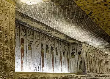 Illustration de dieux dans le premier corridor