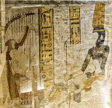 Illustration de harpiste devant un dieu solaire