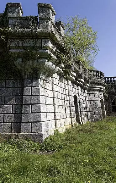 Illustration de les murs à crénelages