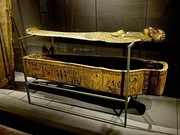 Illustration de cercueil et pseudo couvercle (cartonnage)
