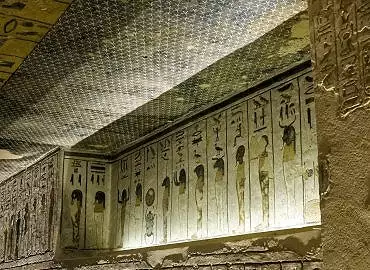 Illustration de dieux dans le premier corridor