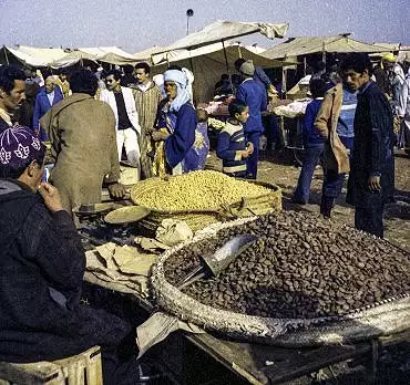 Illustration de Fèves et pois chiches