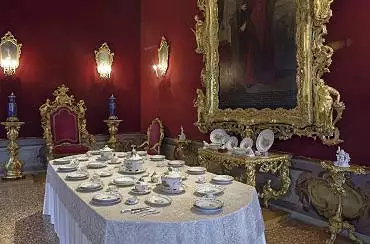 Illustration de Porcelaines du 18 ème s (Giovanni Vezzi).