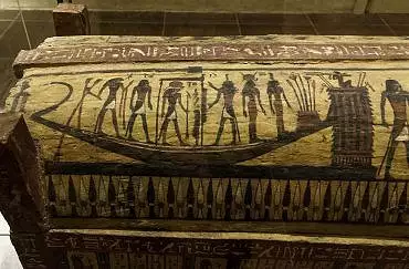 Illustration de Rê-Horakhty (Horus de l'Horizon) dans la barque solaire à midi