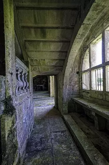 Illustration de un passage sous l'escalier