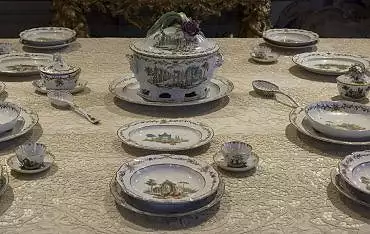 Illustration de Porcelaines du 18 ème s (Giovanni Vezzi).