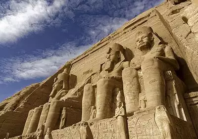 Illustration de le grand temple d'Abou Simbel à la gloire de Ramsès II