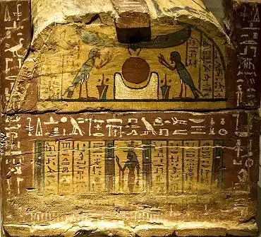 Illustration de deux oiseaux sont en adoration devant l'horizon d'où se lève le Soleil à l'Est ; La déesse Isis est représentée.